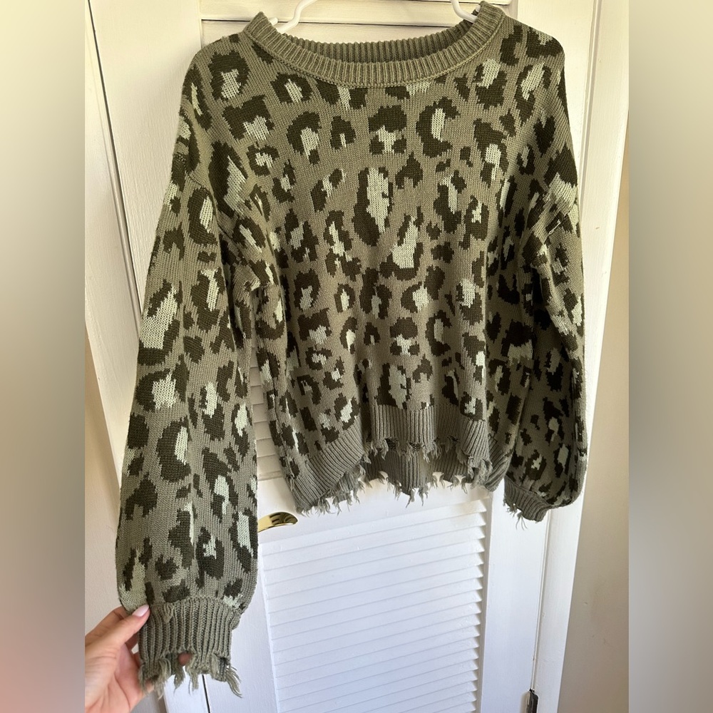 Cropped Leopard Frayed Sweater